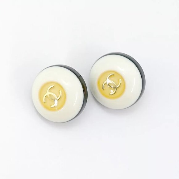 CHANEL CC Logos Black White Round Clip-On Earrings Silver Tone 96P Auth #11584-2 - Picture 1 of 5